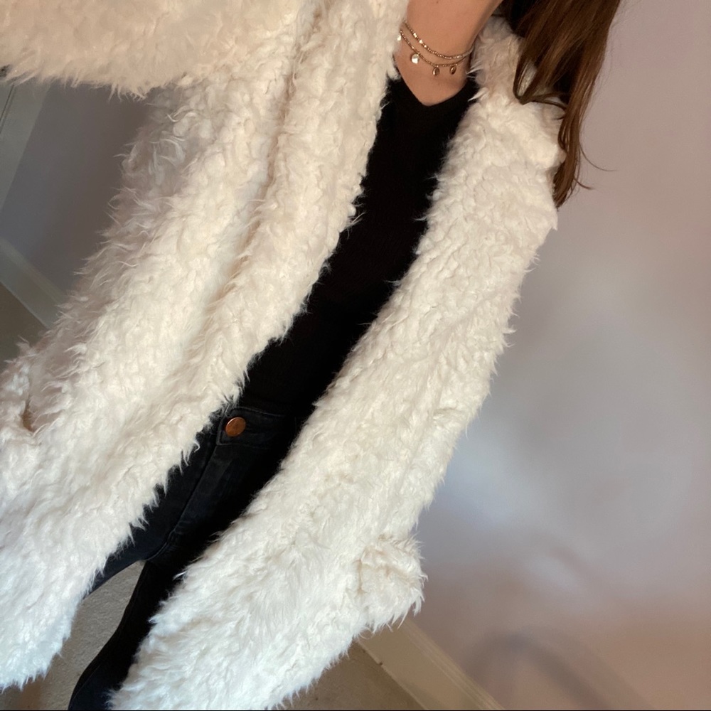 LAST ONE!! Ivory Shaggy Faux Fur Coat - Picture 4 of 7